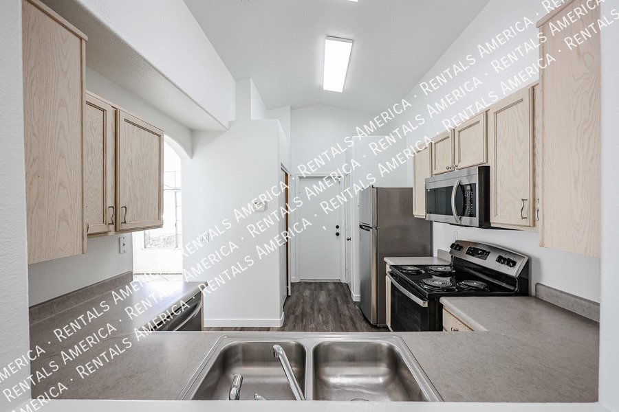 Charming 3-bedroom 2 bath in El Mirage property image