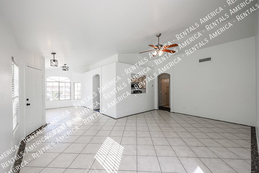 Charming 3-bedroom 2 bath in El Mirage property image