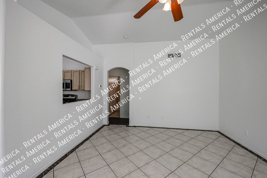 Charming 3-bedroom 2 bath in El Mirage property image