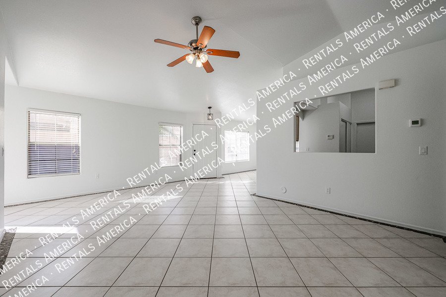 Charming 3-bedroom 2 bath in El Mirage property image