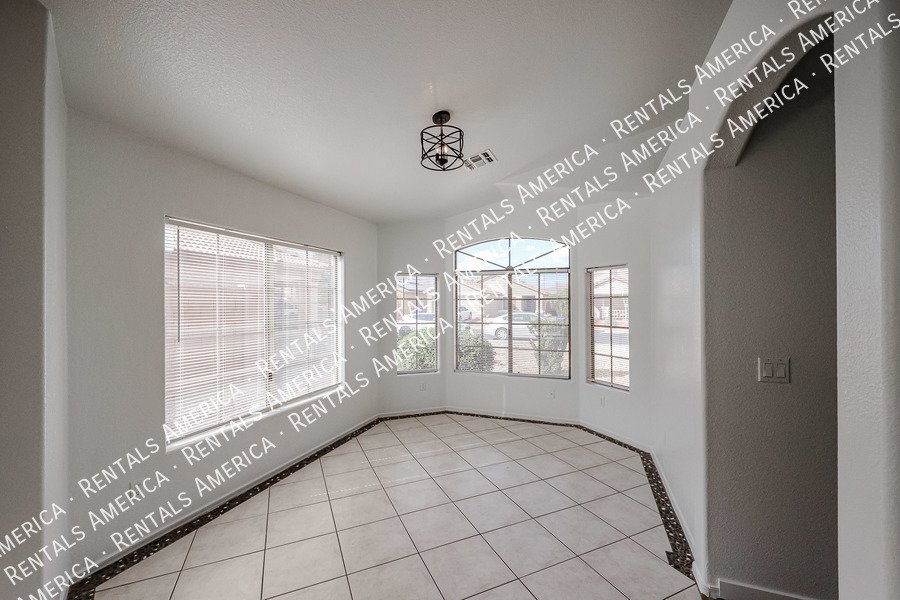 Charming 3-bedroom 2 bath in El Mirage property image