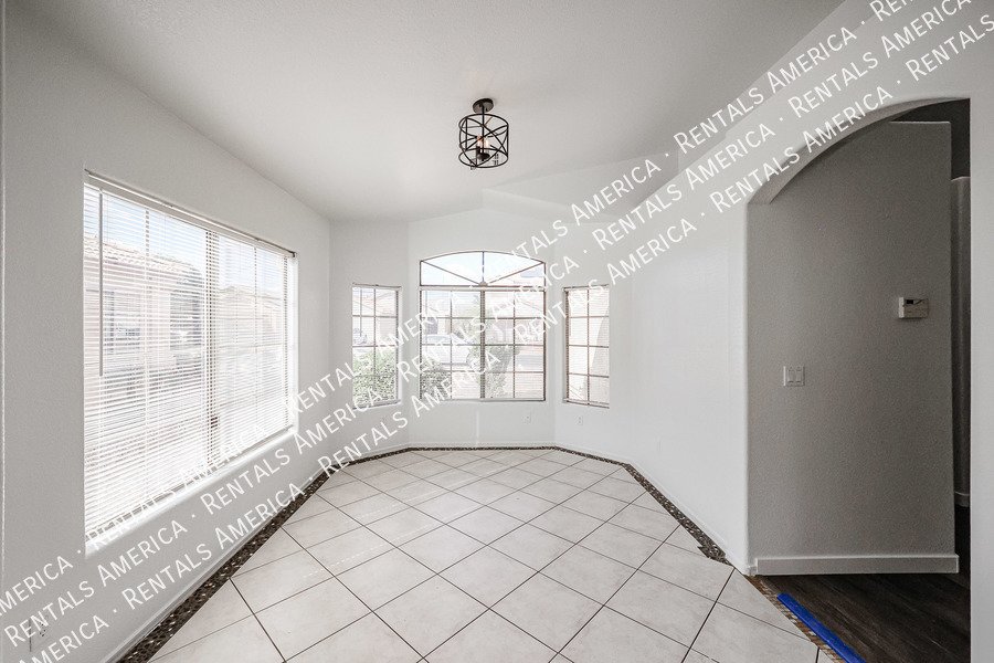 Charming 3-bedroom 2 bath in El Mirage property image