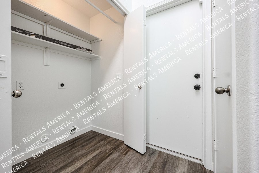 Charming 3-bedroom 2 bath in El Mirage property image