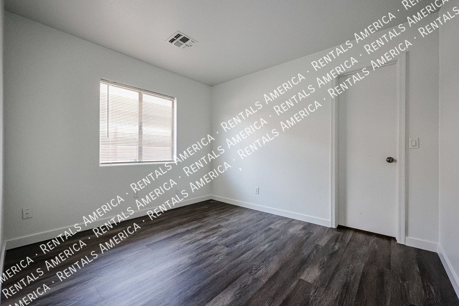 Charming 3-bedroom 2 bath in El Mirage property image