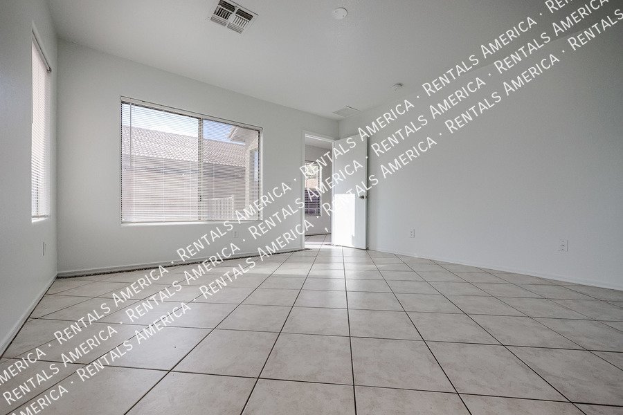 Charming 3-bedroom 2 bath in El Mirage property image