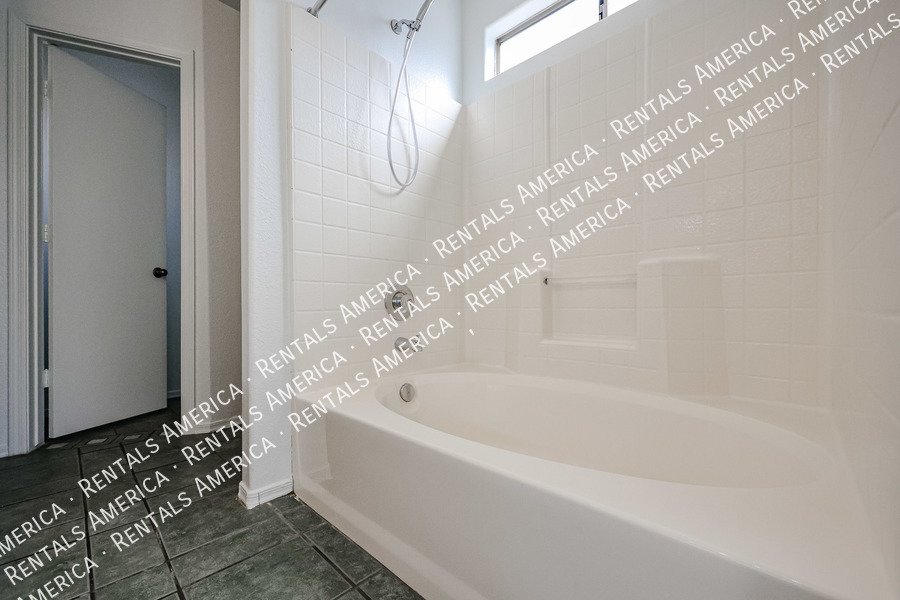 Charming 3-bedroom 2 bath in El Mirage property image
