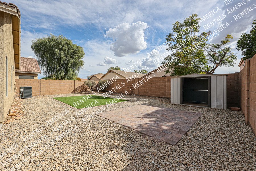 Charming 3-bedroom 2 bath in El Mirage property image