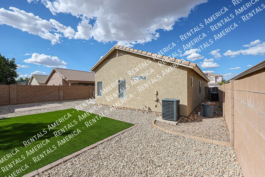 Charming 3-bedroom 2 bath in El Mirage property image