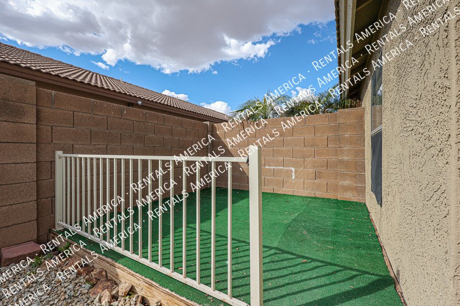Charming 3-bedroom 2 bath in El Mirage property image