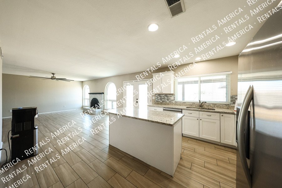 10627 S 44th St property image