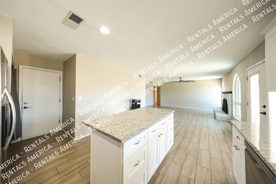 10627 S 44th St property image