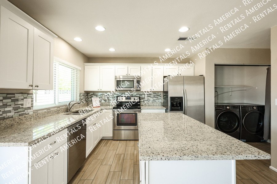 10627 S 44th St property image