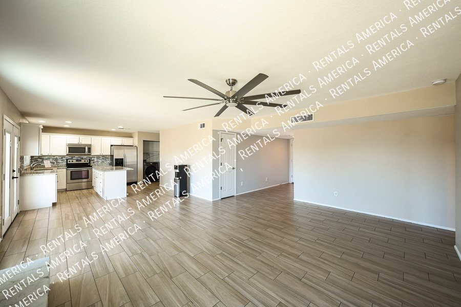 10627 S 44th St property image