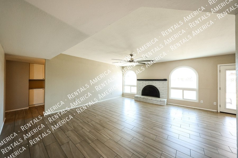 10627 S 44th St property image