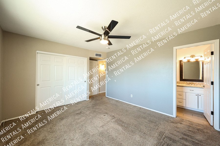 10627 S 44th St property image