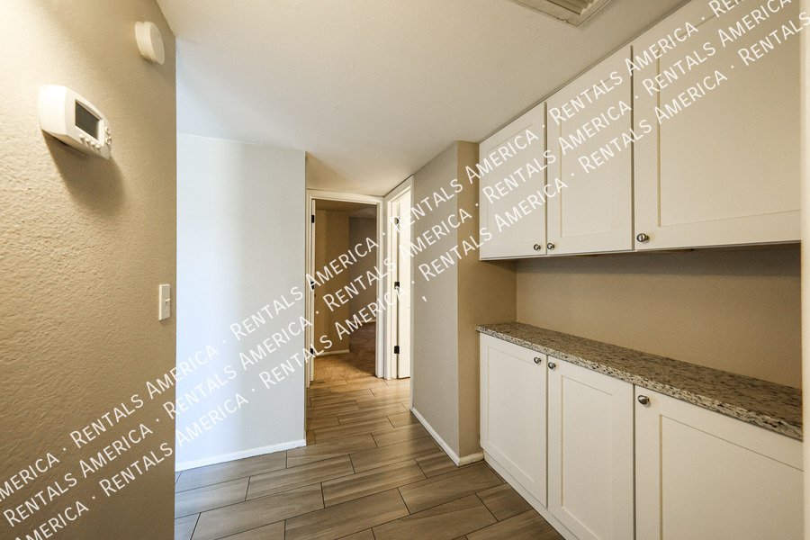 10627 S 44th St property image