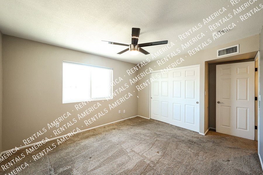 10627 S 44th St property image