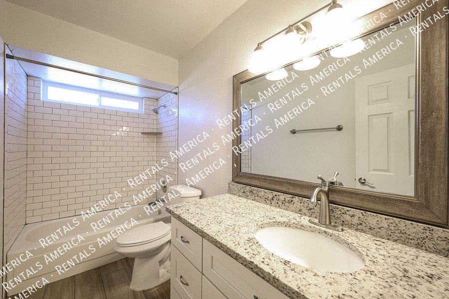 10627 S 44th St property image