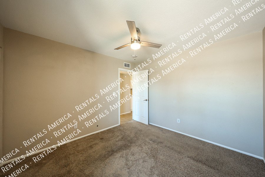 10627 S 44th St property image