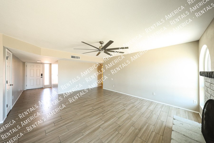 10627 S 44th St property image