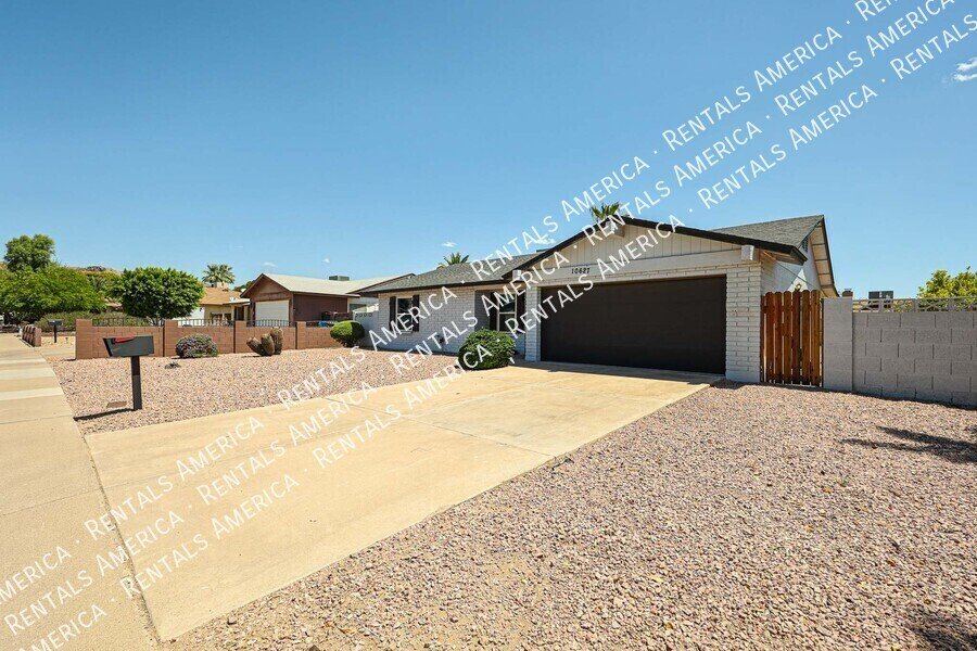 10627 S 44th St property image