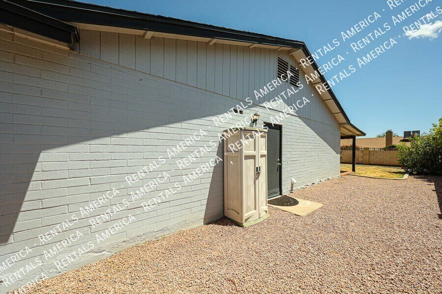 10627 S 44th St property image