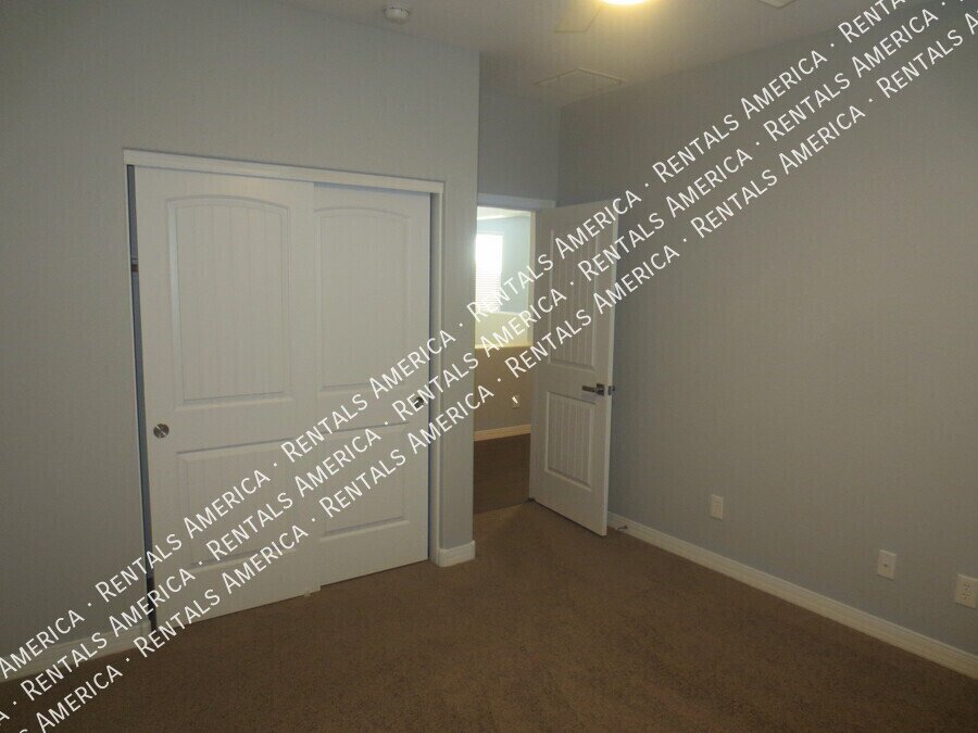Beautiful 3/2 Home in Gilbert w/Pool ~ Move in Ready NOW property image