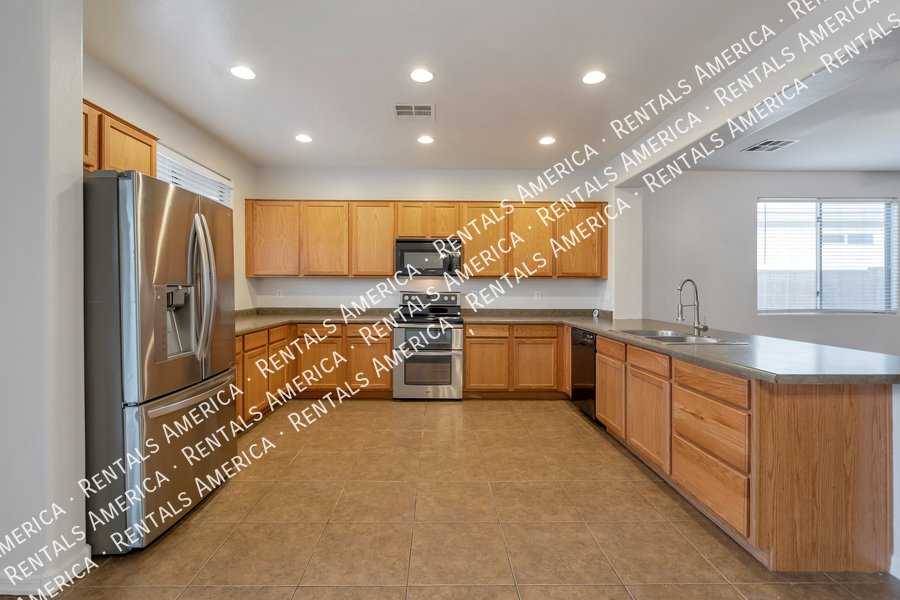 Beautiful 4 bedroom home in San Tan Valley! property image