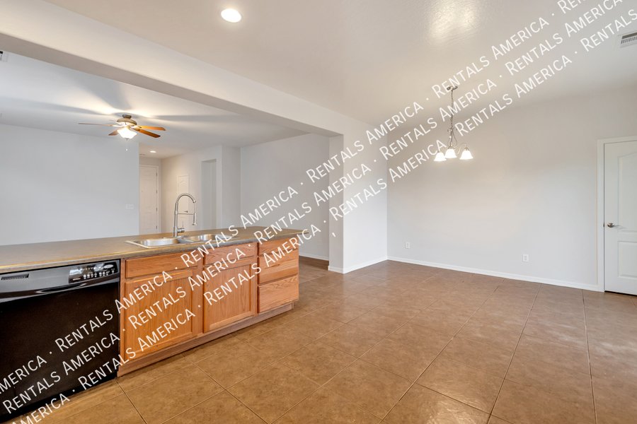 Beautiful 4 bedroom home in San Tan Valley! property image