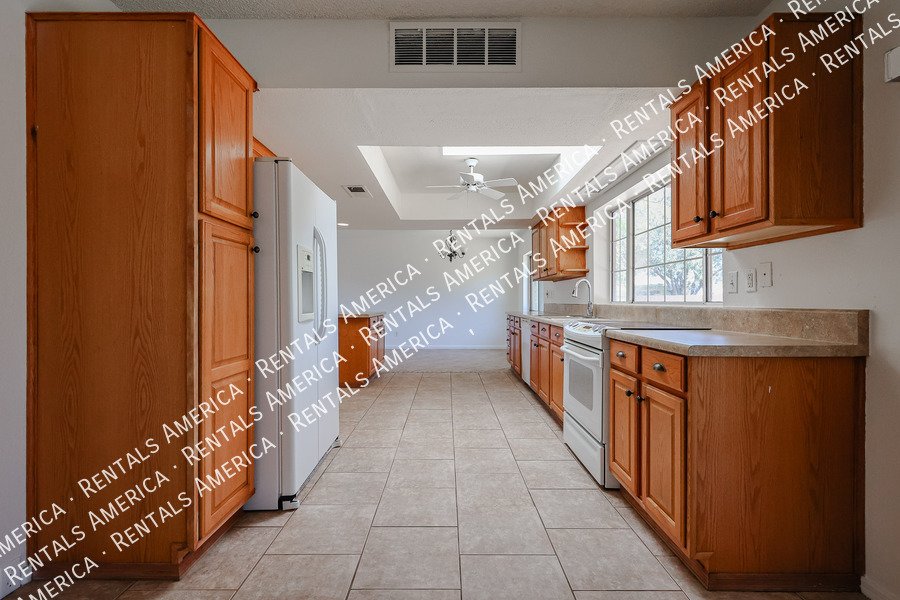 4bed  2.5 bath in Dobson Ranch- Large lot  on Culd-a-sac property image