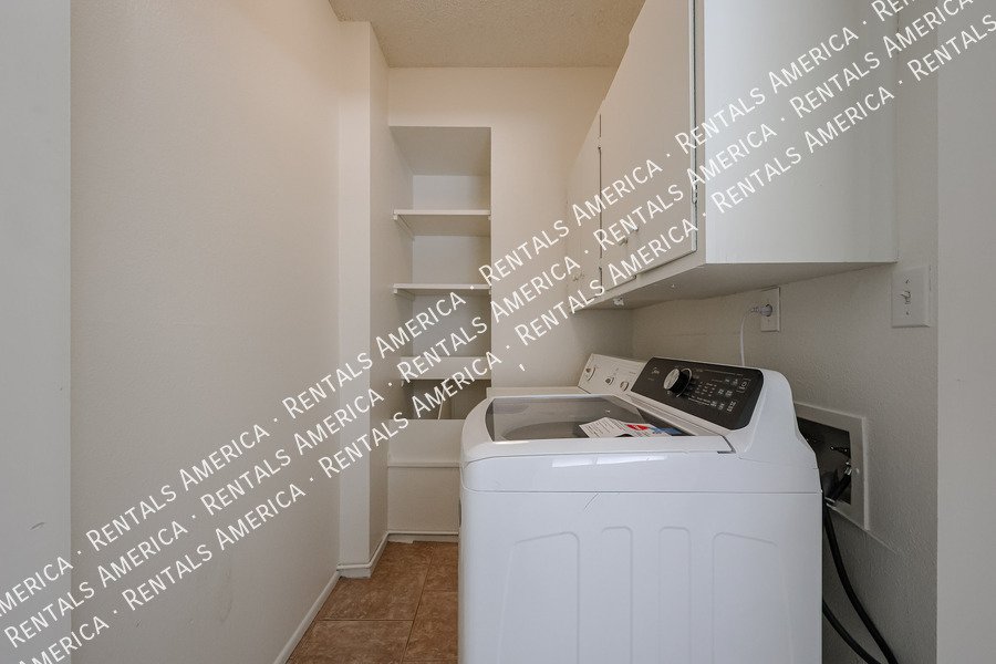 4bed  2.5 bath in Dobson Ranch- Large lot  on Culd-a-sac property image