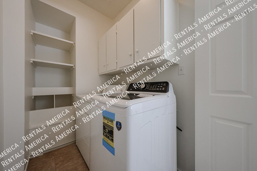 4bed  2.5 bath in Dobson Ranch- Large lot  on Culd-a-sac property image