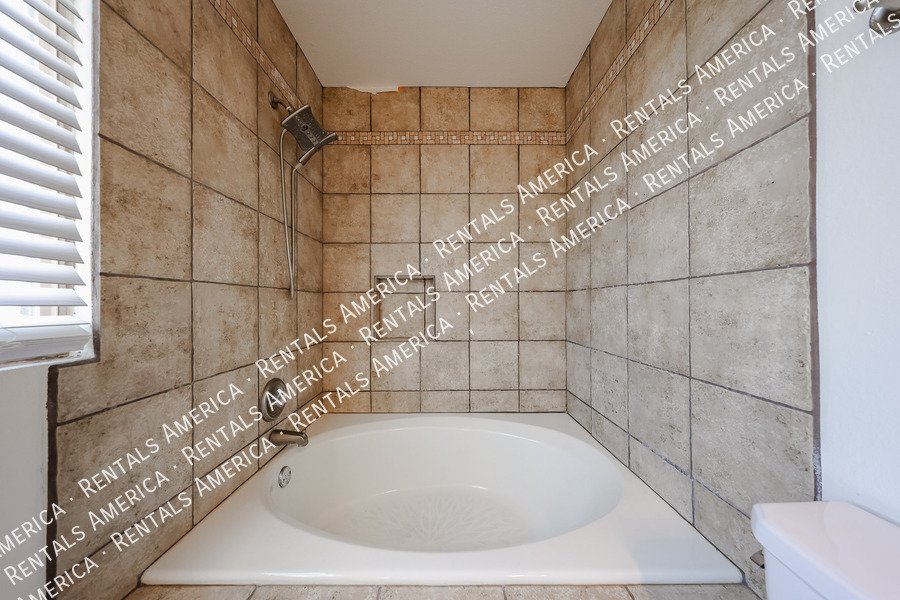 4bed  2.5 bath in Dobson Ranch- Large lot  on Culd-a-sac property image