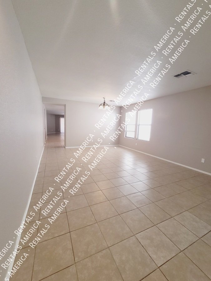 4 Bed in San Tan Valley with all tile flooring! property image