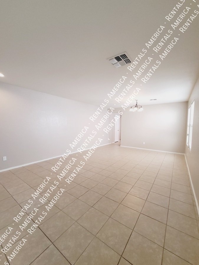 4 Bed in San Tan Valley with all tile flooring! property image