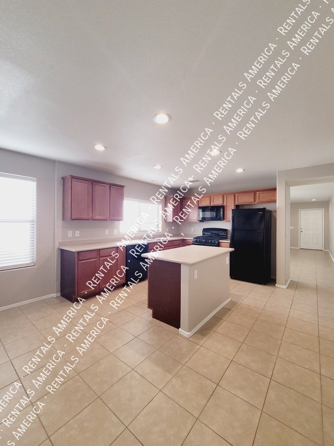 4 Bed in San Tan Valley with all tile flooring! property image