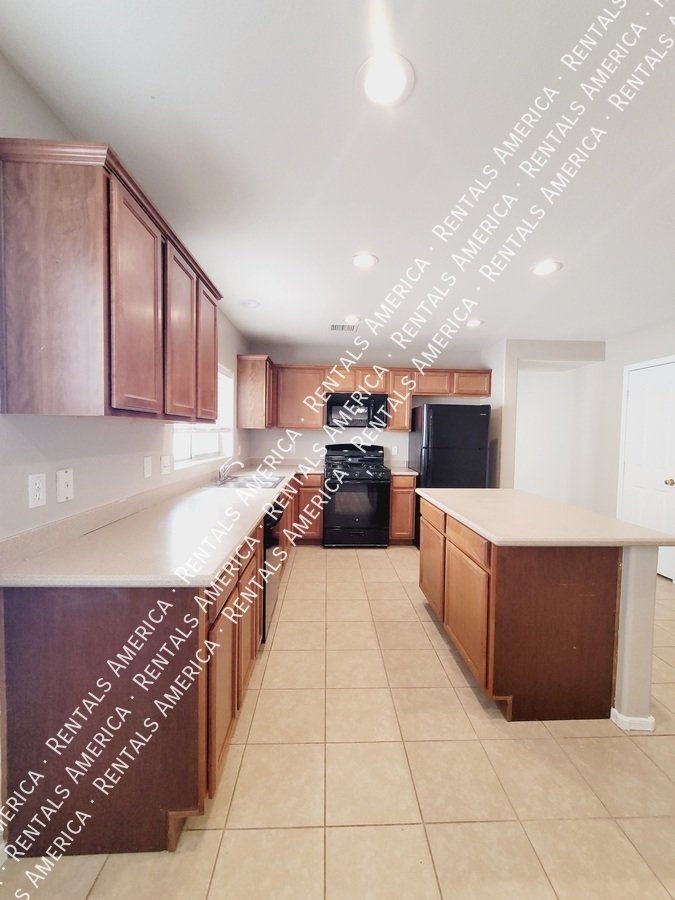 4 Bed in San Tan Valley with all tile flooring! property image
