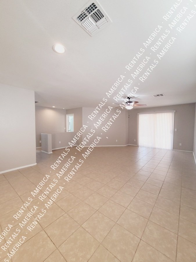 4 Bed in San Tan Valley with all tile flooring! property image