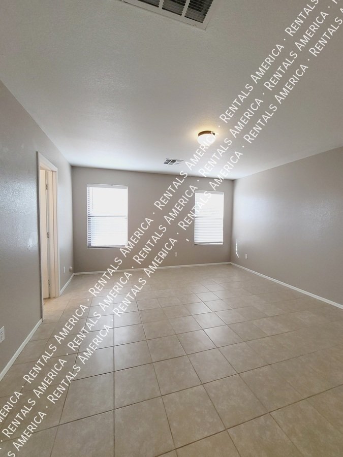 4 Bed in San Tan Valley with all tile flooring! property image