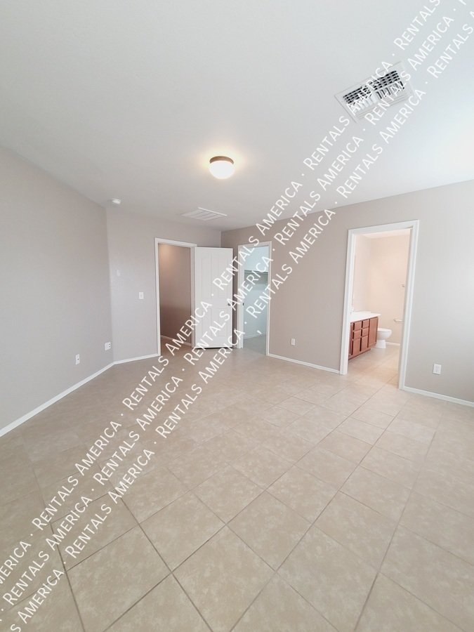 4 Bed in San Tan Valley with all tile flooring! property image