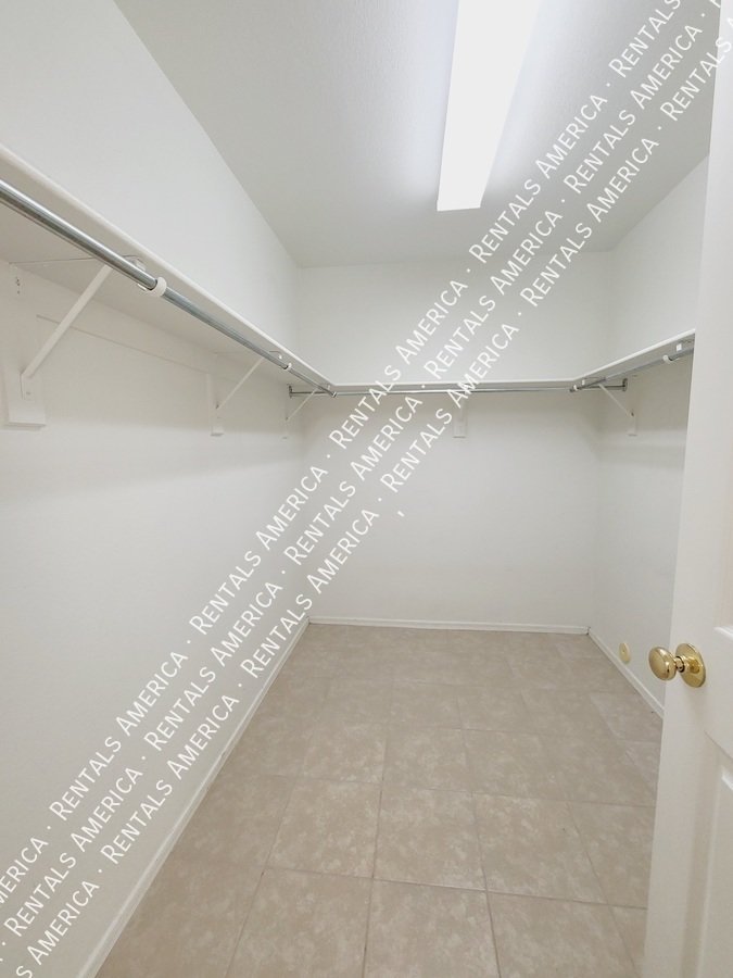 4 Bed in San Tan Valley with all tile flooring! property image