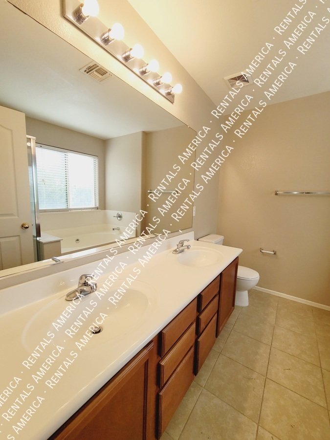 4 Bed in San Tan Valley with all tile flooring! property image