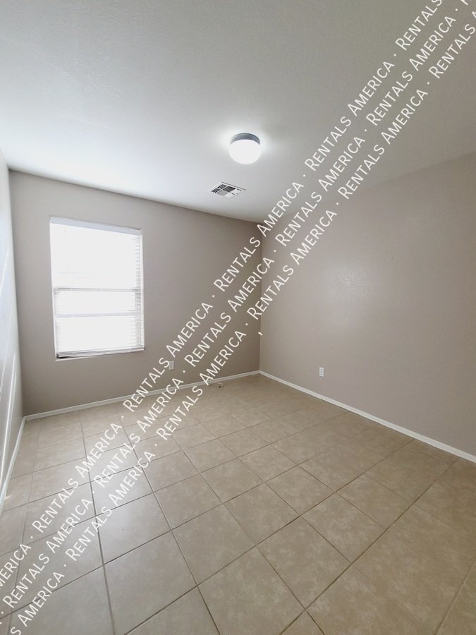 4 Bed in San Tan Valley with all tile flooring! property image