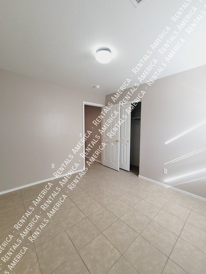 4 Bed in San Tan Valley with all tile flooring! property image