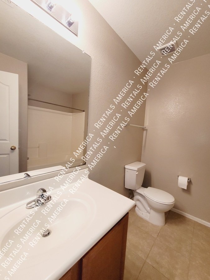 4 Bed in San Tan Valley with all tile flooring! property image