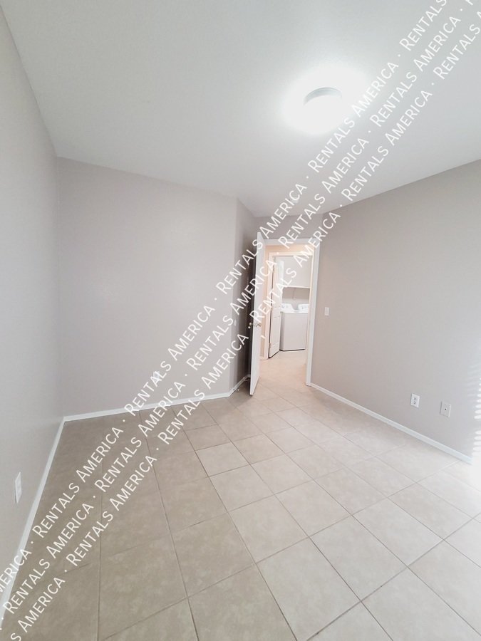 4 Bed in San Tan Valley with all tile flooring! property image