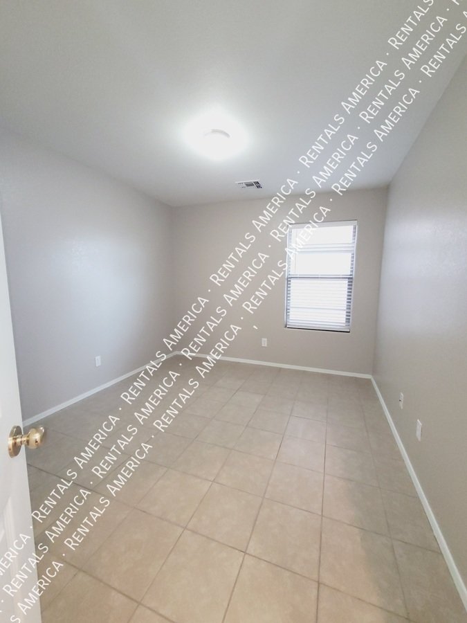 4 Bed in San Tan Valley with all tile flooring! property image