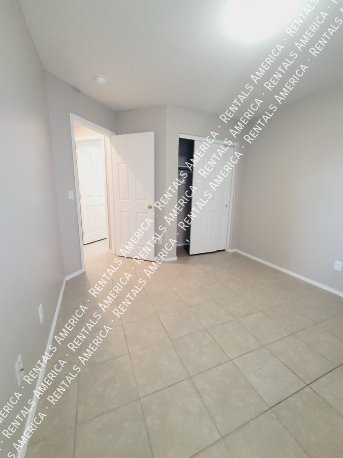 4 Bed in San Tan Valley with all tile flooring! property image