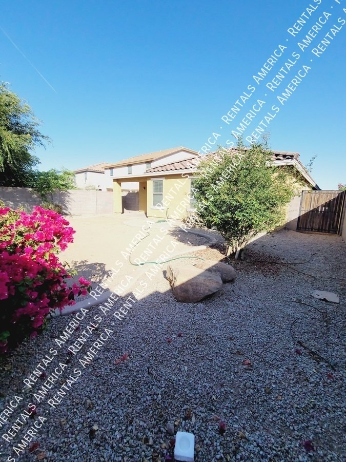 4 Bed in San Tan Valley with all tile flooring! property image