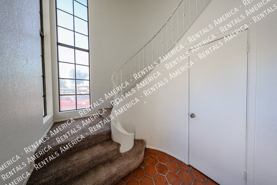 839 S Westwood property image